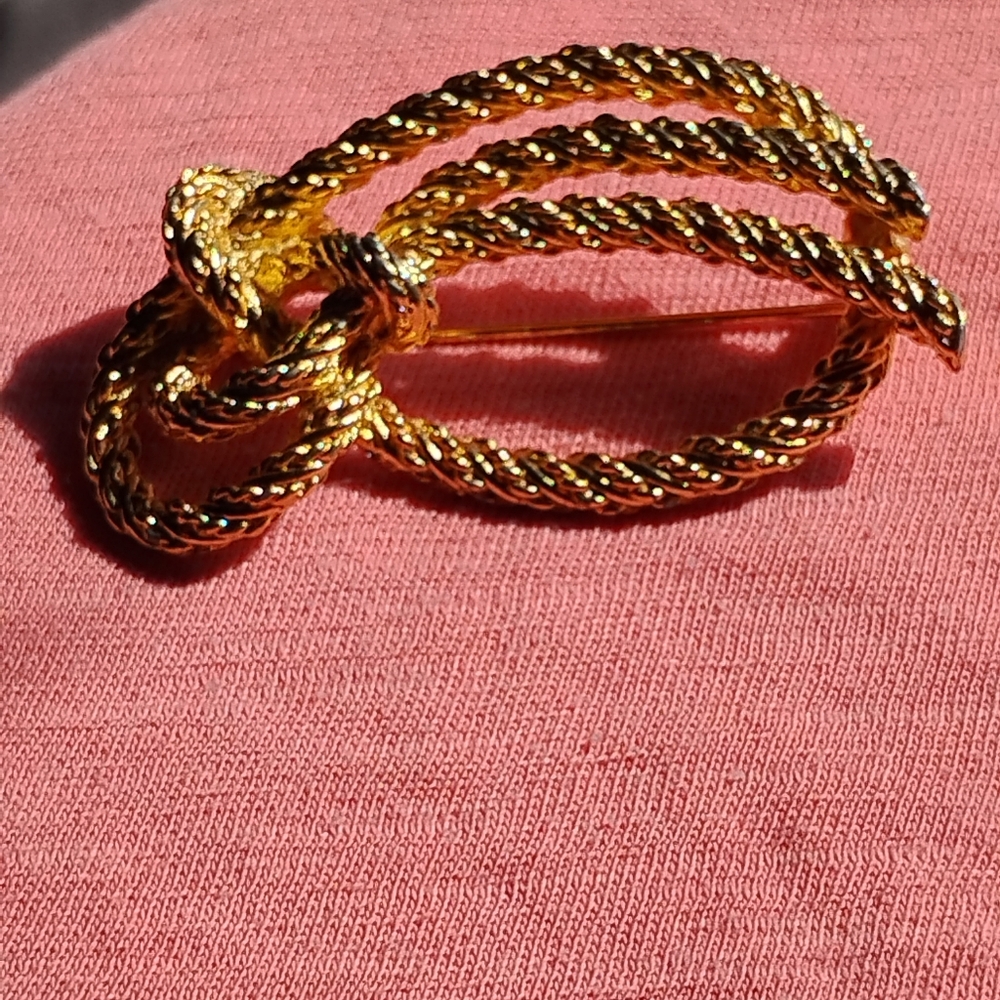 Christian Dior Vintage Elegant Gold Plated Knot Brooch.Authintic - Picture 9 of 16